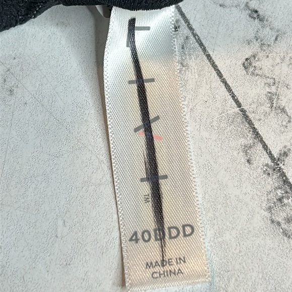 NWT NWOT Livi Active Lane Bryant Womans Sports Bra Grey NO WIRE SIZE 40DDD - Picture 7 of 8